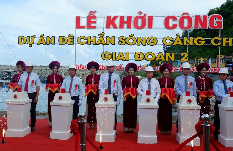 Chan May port breakwater